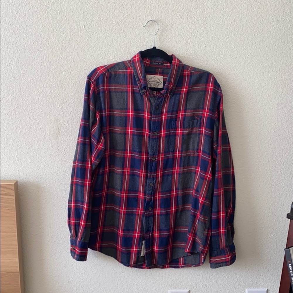 St. John’s Bay red and navy men’s flannel, size M